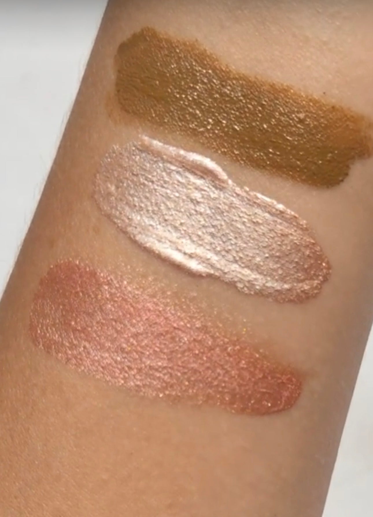 مجموعة Revolution Pro Cream Face Wand Trio التي تحتوي على ثلاثة منتجات كريمية للوجه