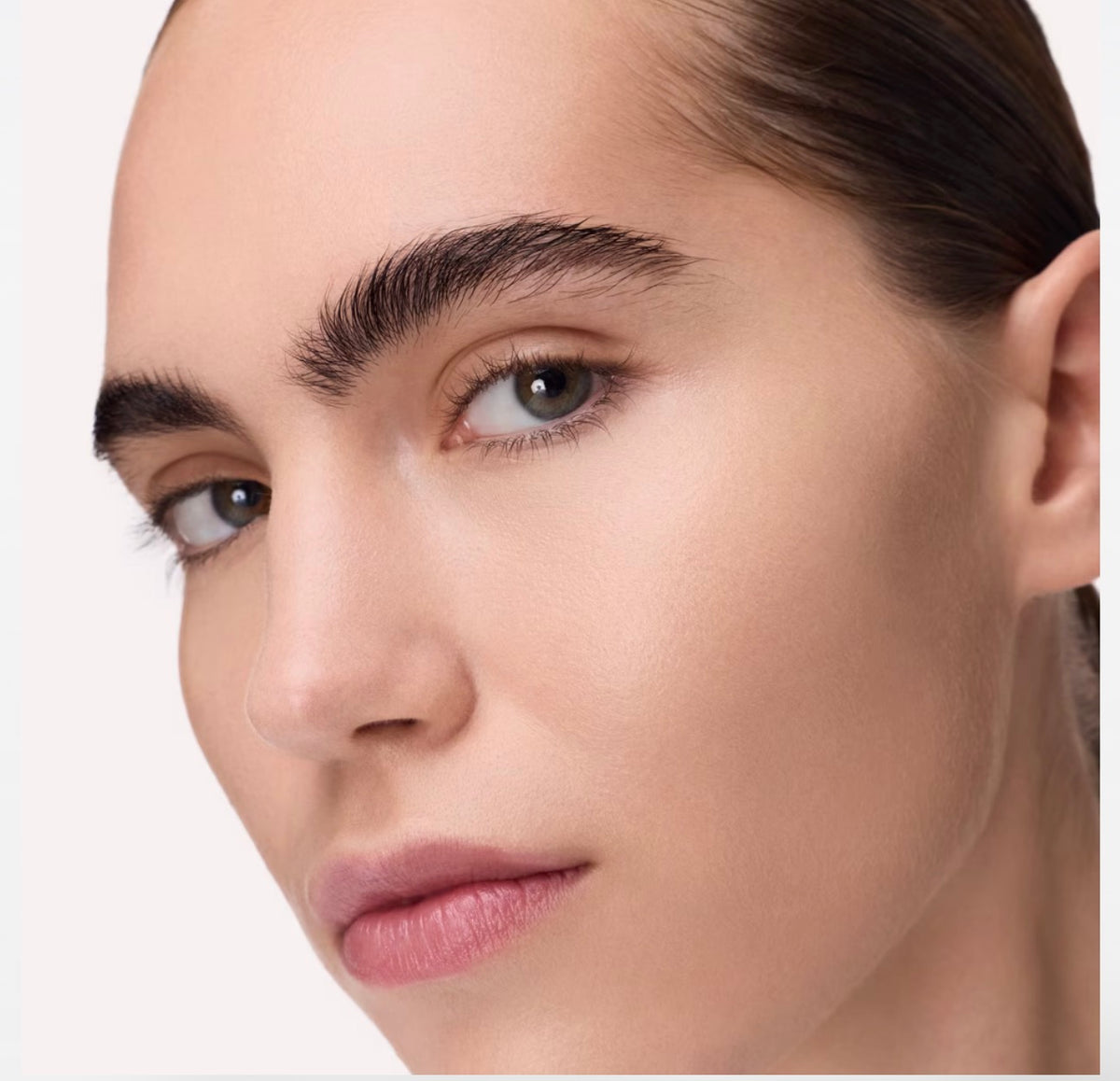 قلم حواجب كاتريس مايكرو بليد المقاوم للماء (Catrice Micro Blade Brow Pen Waterproof) برأس رفيع فائق الدقة لرسم شعيرات الحواجب بشكل طبيعي