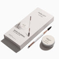مجموعة "Brow Buddies" من Inglot تتضمن صابوناً شفافاً لتثبيت الحواجب وفرشاة مزدوجة الرأس للتطبيق.