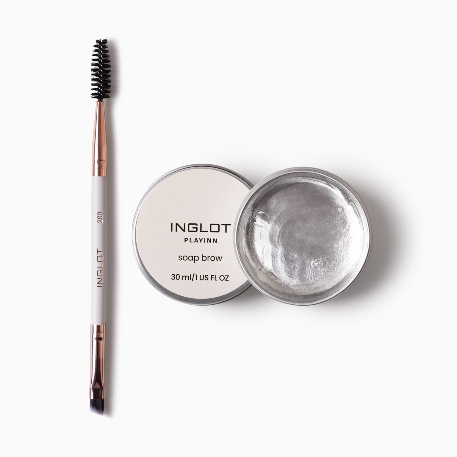 مجموعة "Brow Buddies" من Inglot تتضمن صابوناً شفافاً لتثبيت الحواجب وفرشاة مزدوجة الرأس للتطبيق.