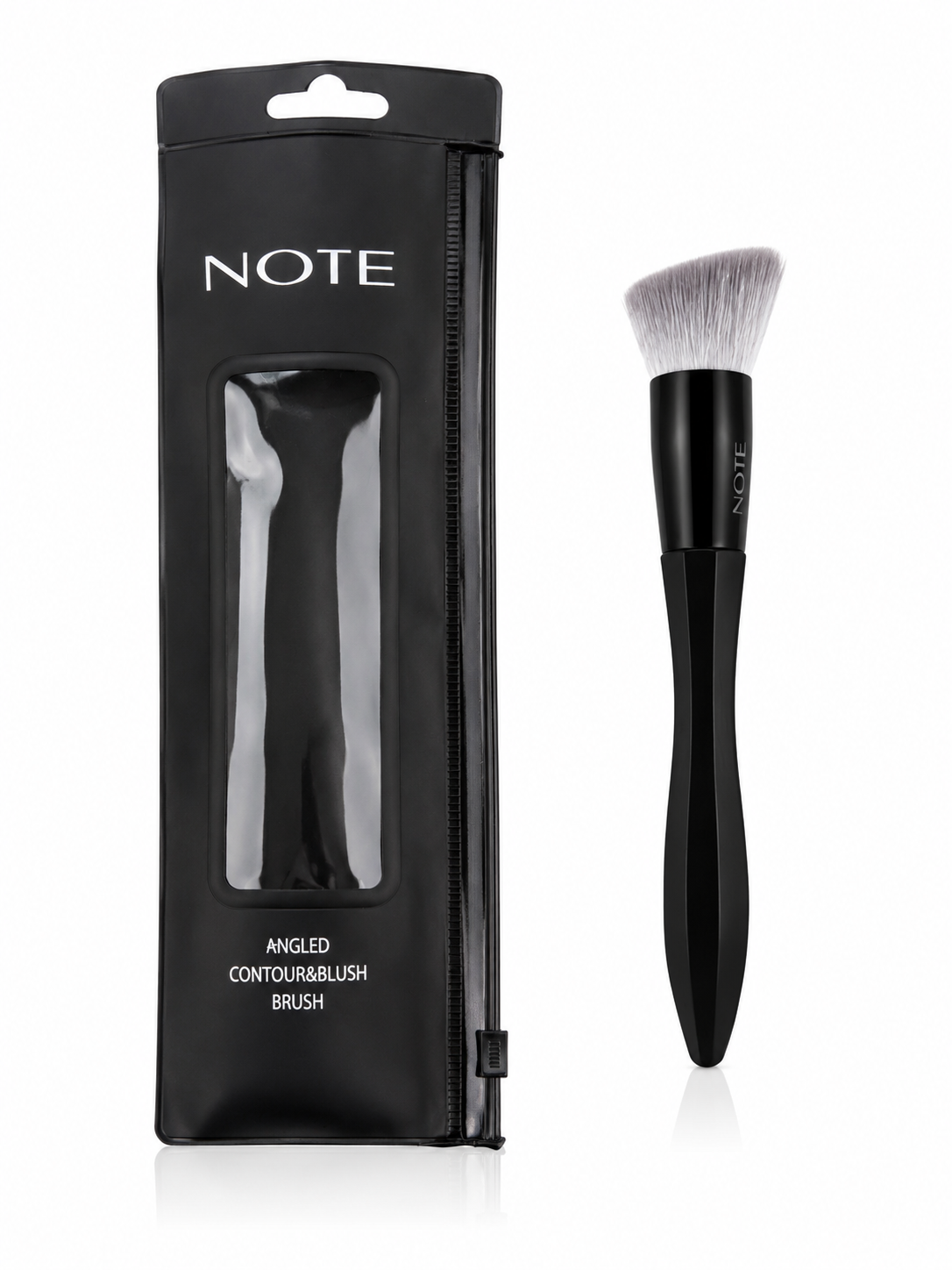 فرشاة كونتور وبلاشر مائلة (Angled Contour & Blush Brush) مع حقيبة حفظ سوداء من علامة نوت كوزمتكس (NOTE Cosmetics)، تتميز بشعيرات ناعمة ومائلة لتطبيق دقيق ومثالي للوجه