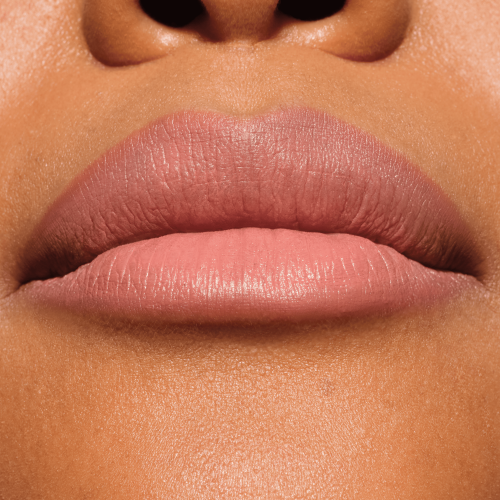 2 في 1: حددي، لوني، وتألقي مع Catrice Lip Artist.درجة 010
