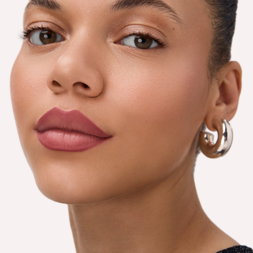 قلم تحديد الشفاه جل جلايد طويل الأمد (Gel Glide Long-Lasting Lip Liner) من الماركة المعروفة Catrice.درجة 020