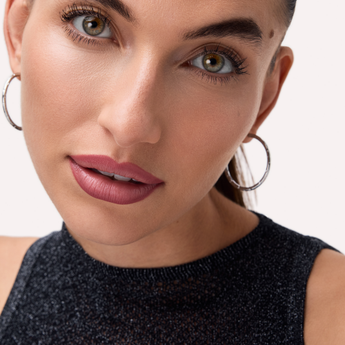 قلم تحديد الشفاه جل جلايد طويل الأمد (Gel Glide Long-Lasting Lip Liner) من الماركة المعروفة Catrice.درجة 020