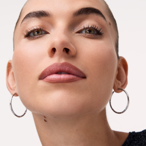 قلم تحديد الشفاه جل جلايد طويل الأمد (Gel Glide Long-Lasting Lip Liner) من الماركة المعروفة Catrice.درجة 040