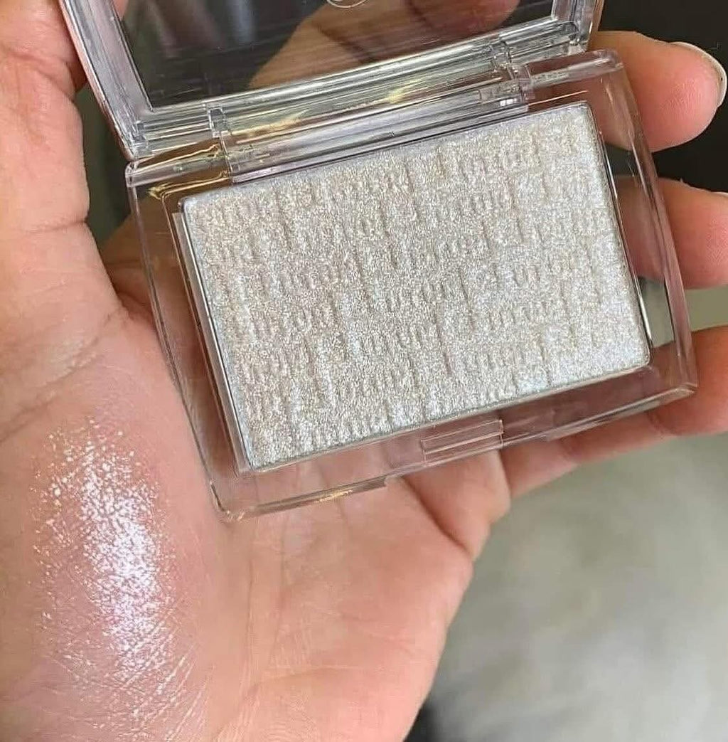 هايلايتر من ماركة Future Makeup