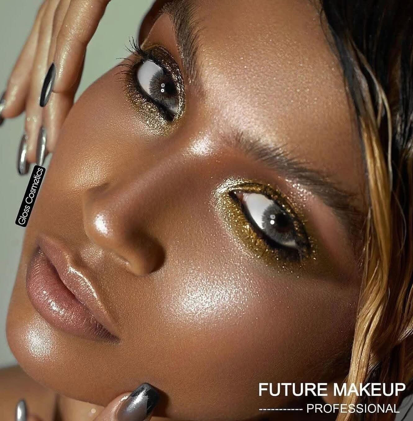 هايلايتر من ماركة Future Makeup