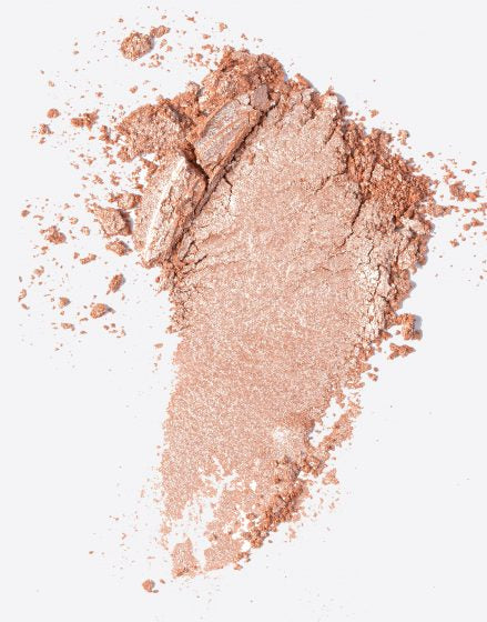 هايلايتر بيكد (Baked Highlighter) من ماركة نوت (Note)، وهو مصمم لمنح البشرة إشراقة لؤلؤية متألقة.