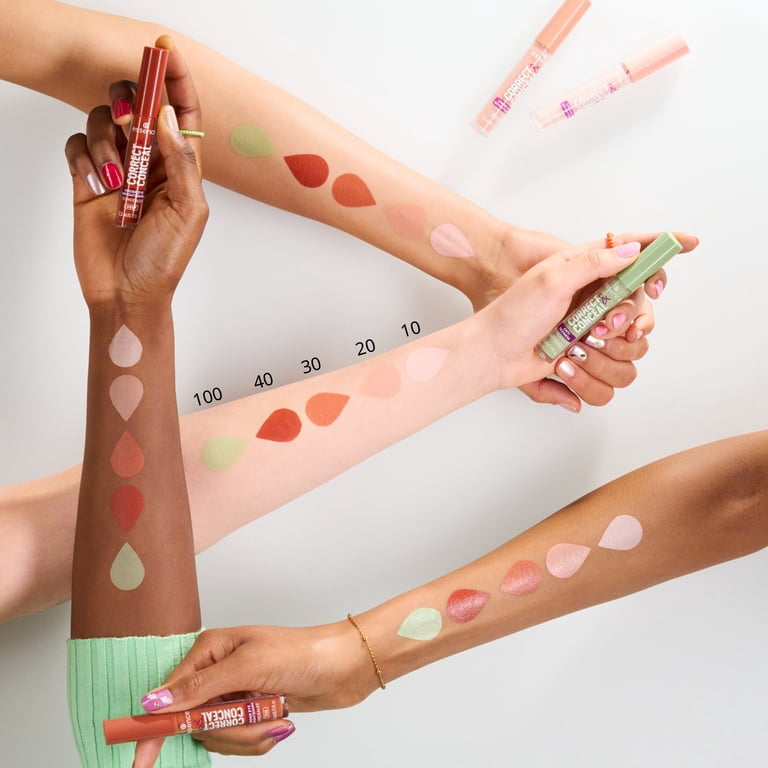 Essence Correct & Conceal Under Eye Brightening Concealer (كونسيلر ومصحح لتفتيح تحت العين من إيسنس) بدرجة Medium (رقم 20)، ويتميز بتركيبة خفيفة تغطي الهالات السوداء وتمنح البشرة مظهراً مشرقاً ومنتعشاً