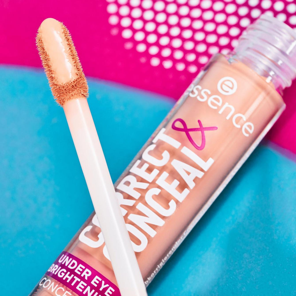 Essence Correct & Conceal Under Eye Brightening Concealer (كونسيلر ومصحح لتفتيح تحت العين من إيسنس) بدرجة Medium (رقم 20)، ويتميز بتركيبة خفيفة تغطي الهالات السوداء وتمنح البشرة مظهراً مشرقاً ومنتعشاً