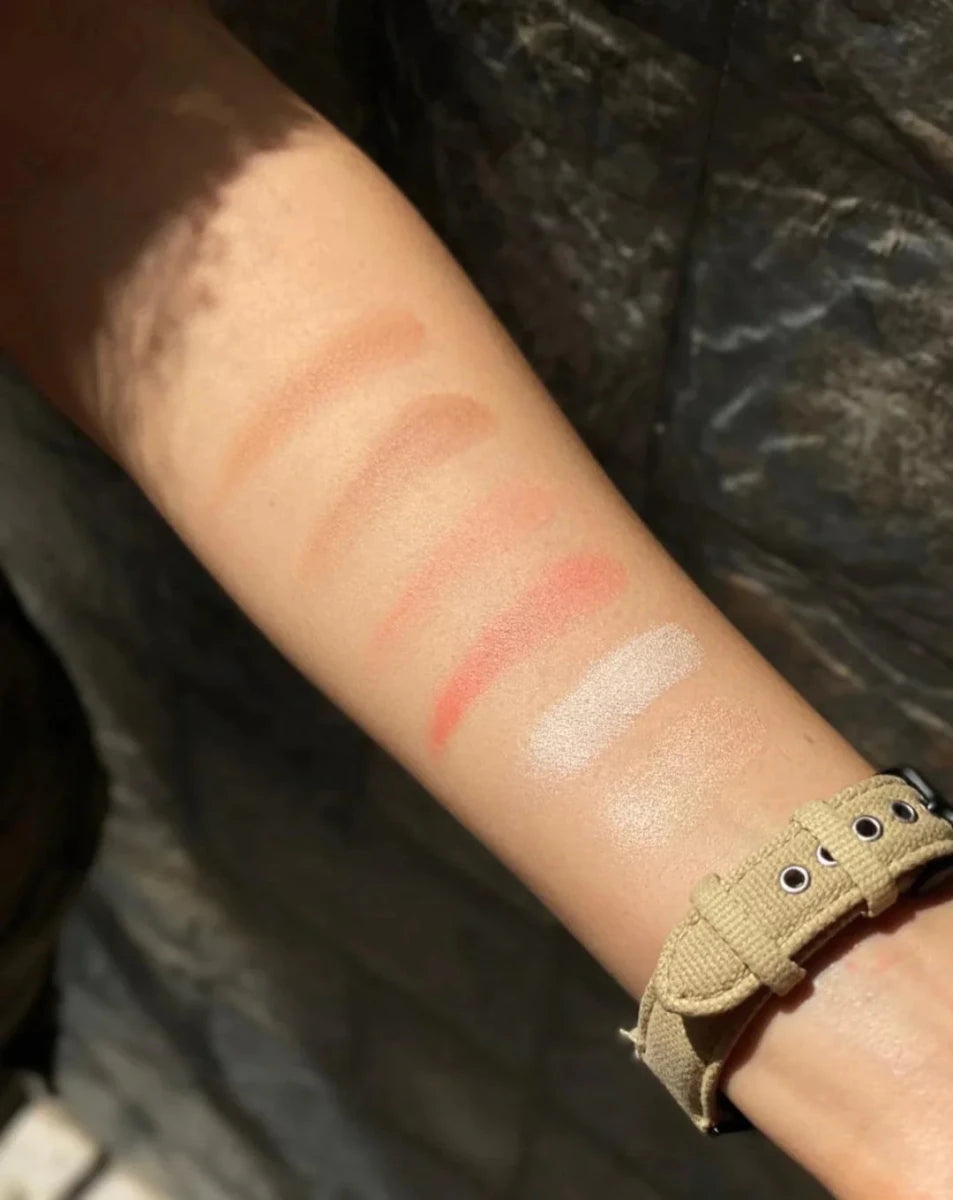 كاتريس باليت ألوان الصيف للوجه بلاش, برونزر و هايلايتر | Catrice Summer Obsession 010 Palette Matte and Glow