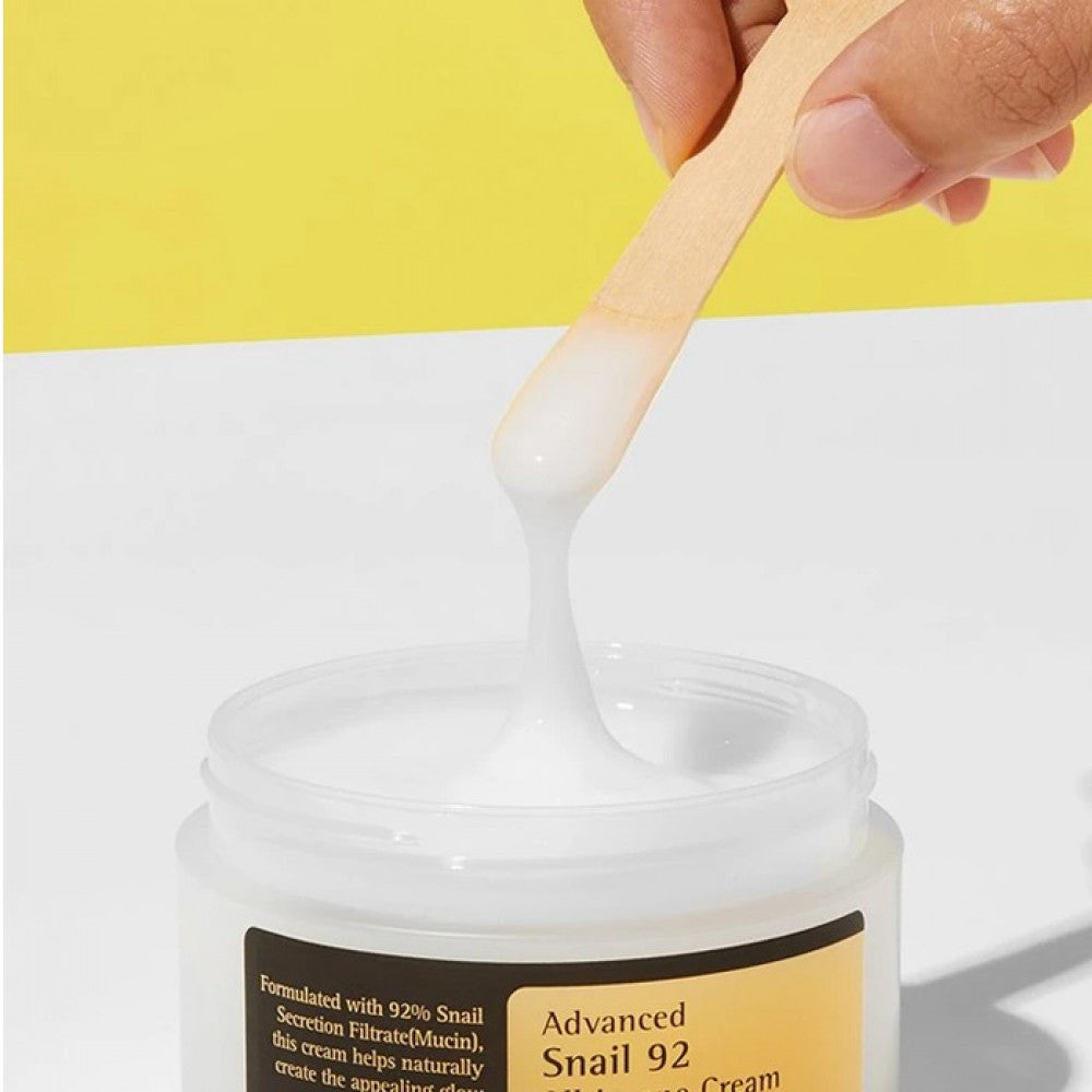 كريم COSRX Advanced Snail 92 All in One Cream مرطباً كورياً شهيراً يتميز بتركيبته الغنية التي تحتوي على 92% من مستخلص مخاط الحلزون