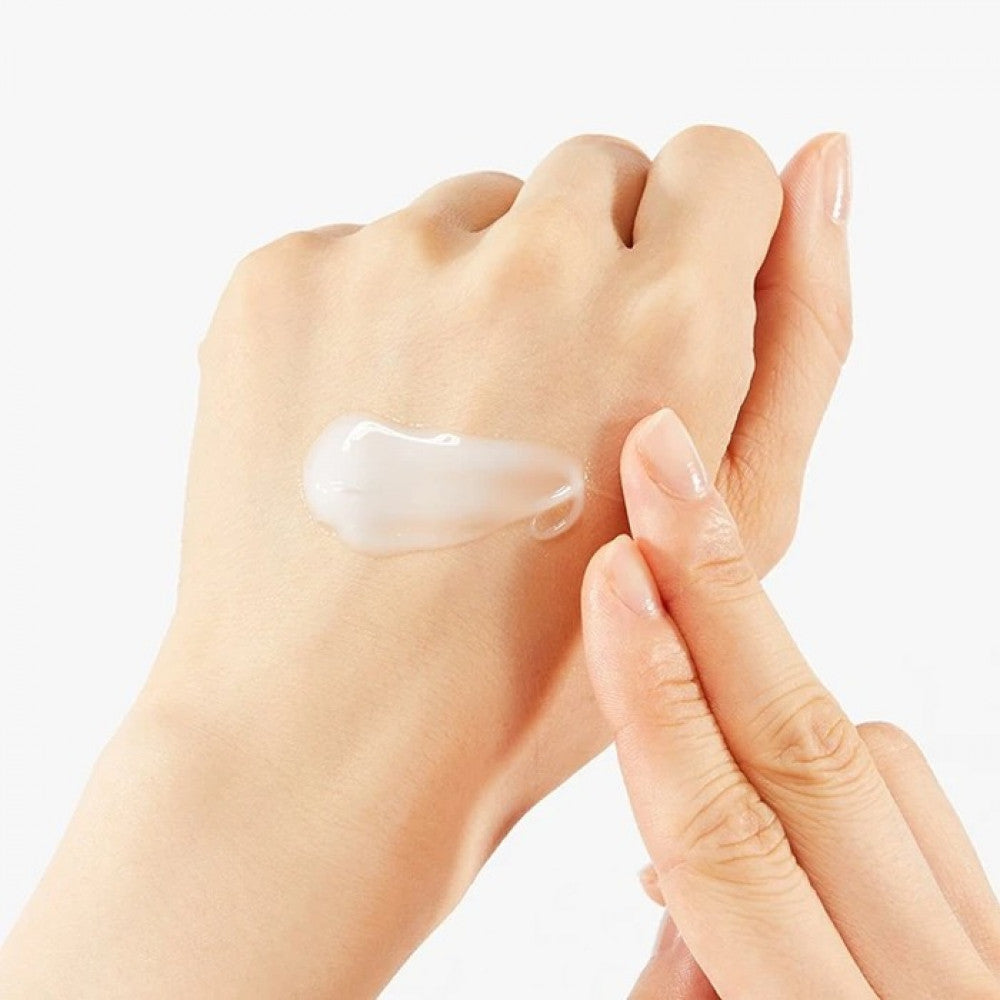 كريم COSRX Advanced Snail 92 All in One Cream مرطباً كورياً شهيراً يتميز بتركيبته الغنية التي تحتوي على 92% من مستخلص مخاط الحلزون