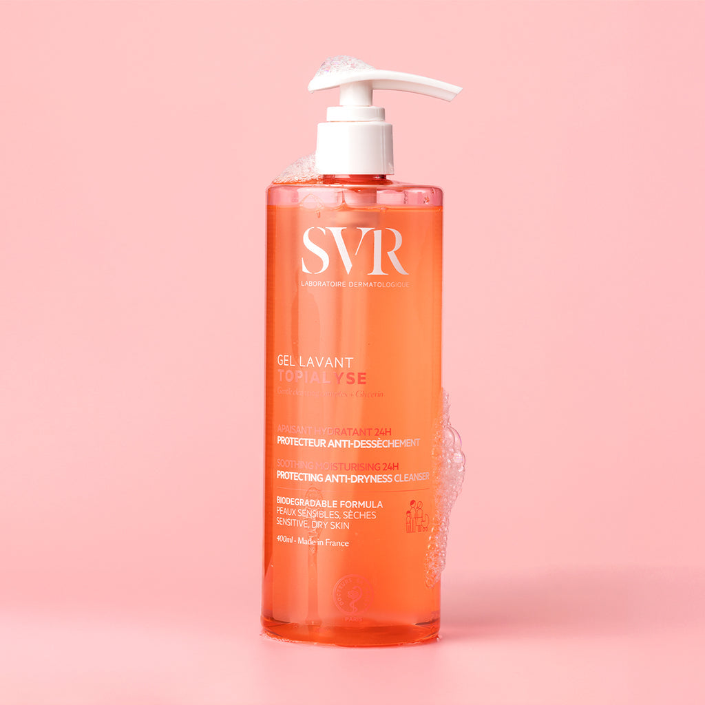 SVR Topialyse Gel Lavant، وهو منظف جل لطيف مصمم خصيصًا للبشرة الجافة والحساسة، ويأتي بحجم 400 مل.