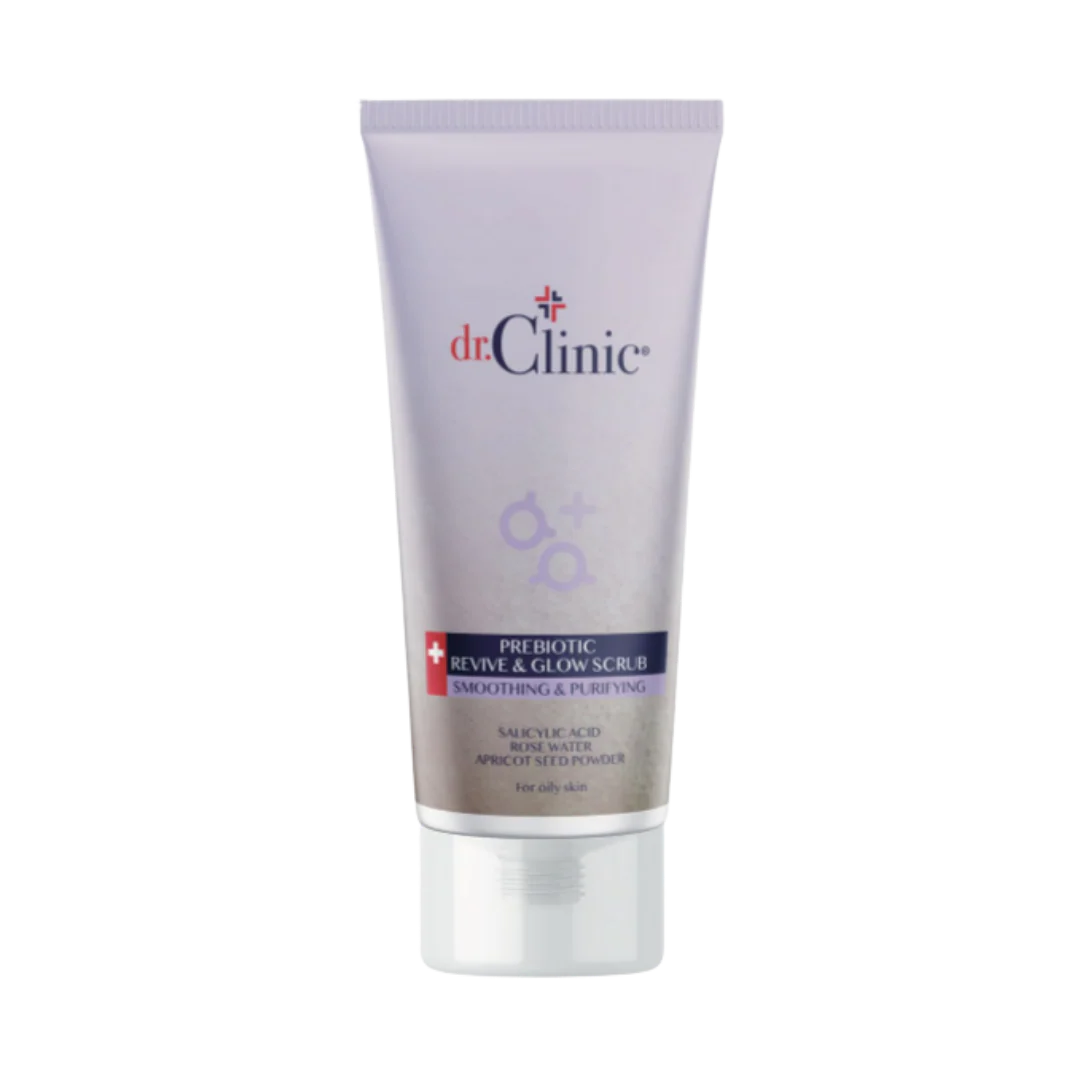 مقشر ومطهر الوجه Dr. Clinic Prebiotic Revive & Glow Scrub، وتحديداً النسخة المخصصة لـ البشرة العادية إلى الدهنية التي تحتوي على حمض الساليسيليك.