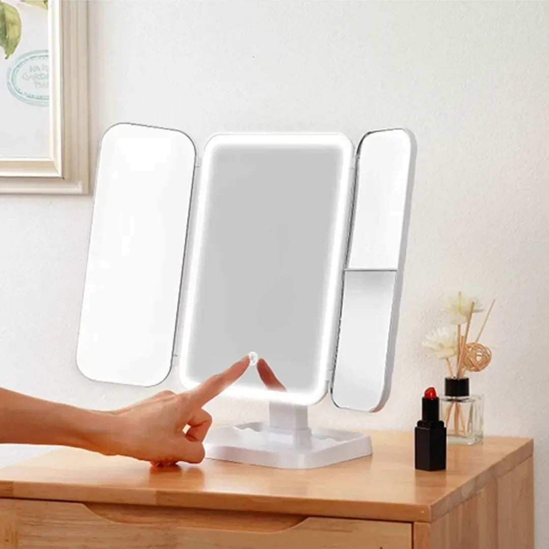 مرآة مكياج ثلاثية الطي بإضاءة LED ومكبرة