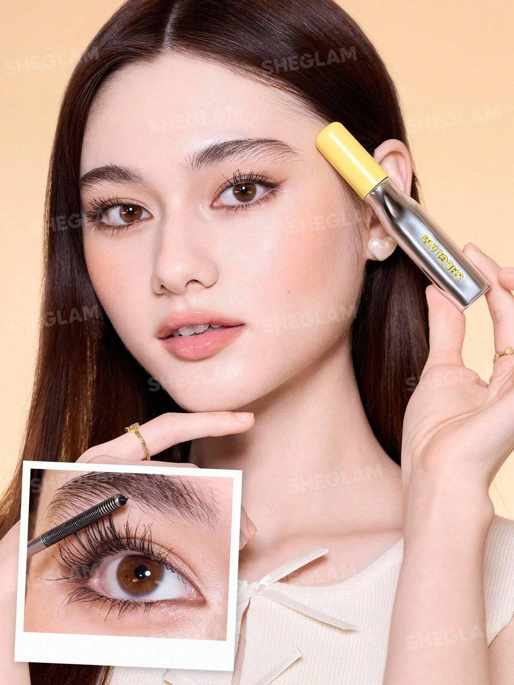 ماسكارا SHEGLAM Lashlighter Iron Curl تتميز بفرشاة معدنية دقيقة مصممة لرفع وتجعيد الرموش.