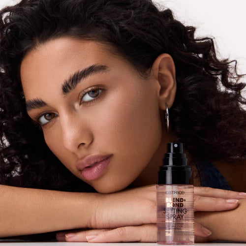 بخاخ تثبيت المكياج "Blend + Bond" من ماركة CATRICE.