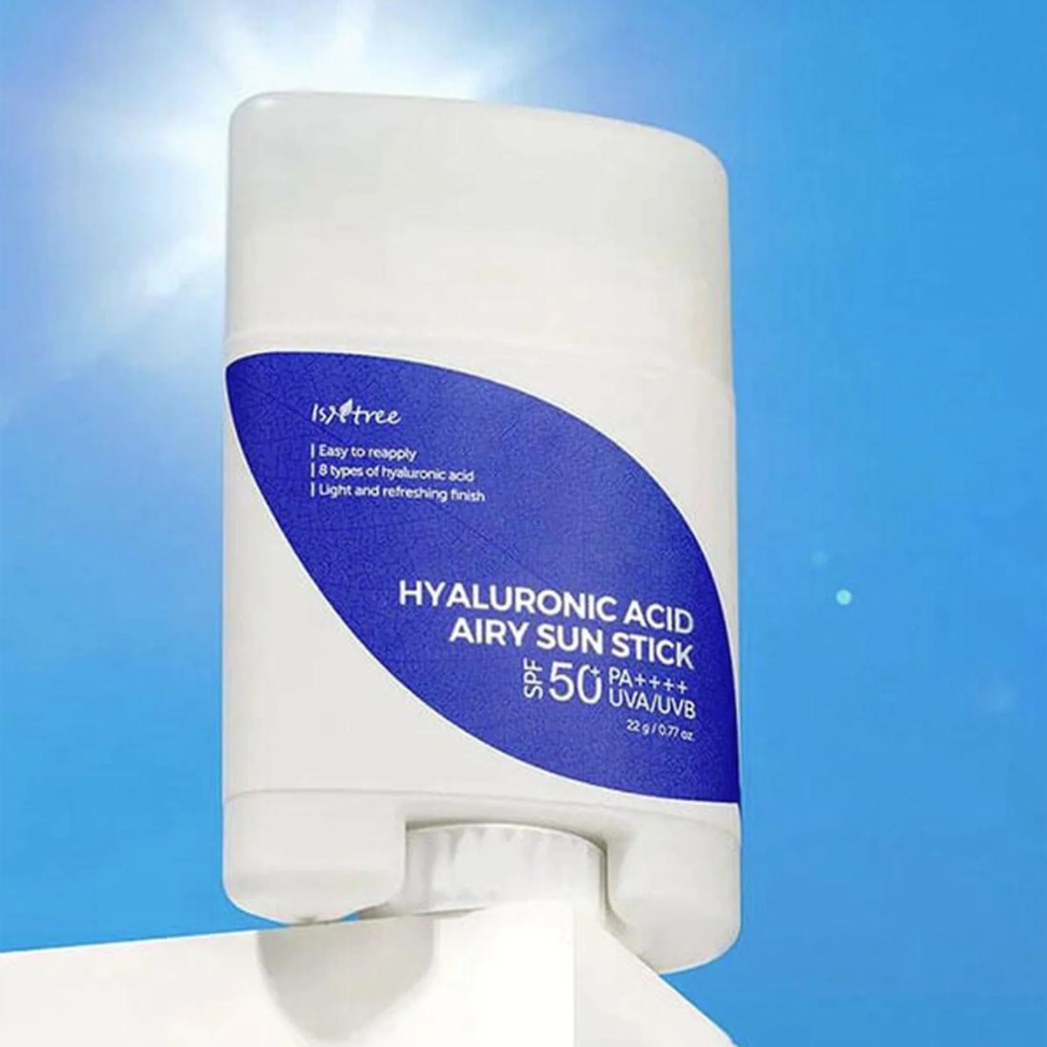 ستيك واقي الشمس Isntree Hyaluronic Acid Airy Sun Stick، الذي يتميز بتركيبته الخفيفة وعامل حماية SPF 50+.