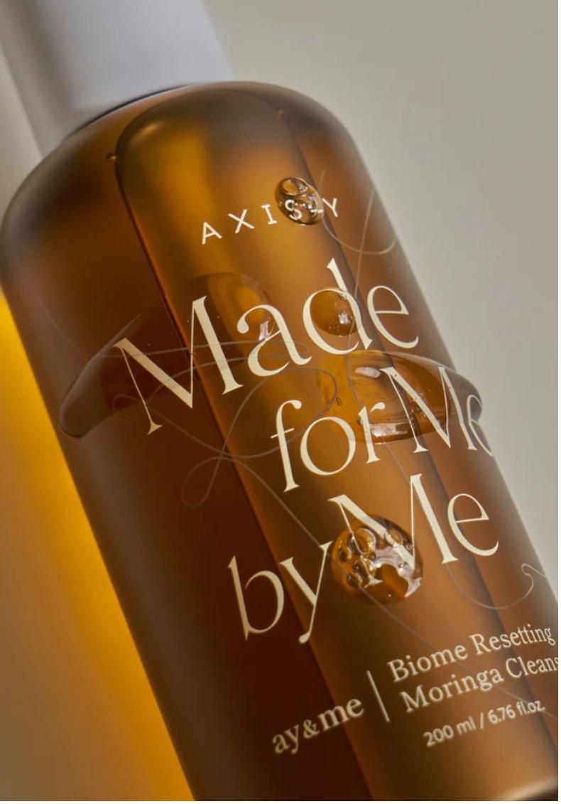 زيت تنظيف المورينجا لإعادة توازن البشرة (Biome Resetting Moringa Cleansing Oil) من الماركة الكورية الشهيرة AXIS-Y، ويأتي بحجم 200 مل